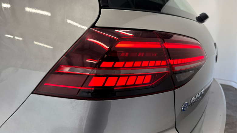 Volkswagen Golf 85kW e-Golf 5dr Auto Electric Hatchback